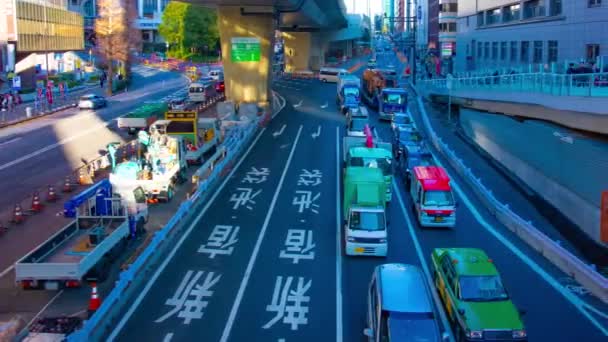 Timelapse miejskiej ulicy miasta w Shibuya Tokio dzienny szeroki strzał panning — Wideo stockowe