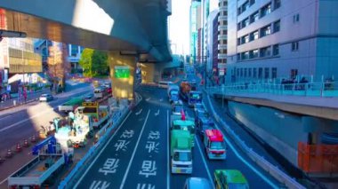 Shibuya Tokyo 'daki şehir caddesinin gündüz çekim zoom' u.