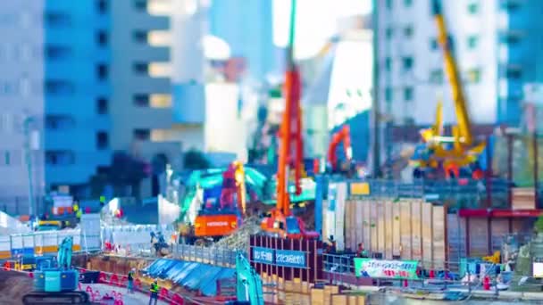 Timelapse ruchomych miniaturowych dźwigów w trakcie budowy tiltshift — Wideo stockowe