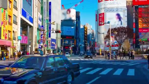 Uma cronologia do cruzamento na cidade urbana em Shinjuku Tóquio zoom tiro largo — Vídeo de Stock