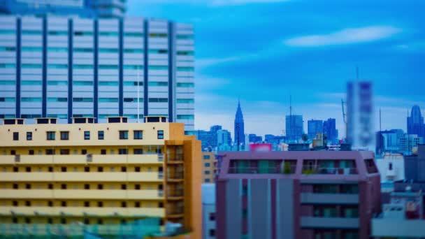 Timelapse miejskiego krajobrazu na miejskim mieście w Tokio wysokim kątem tiltshift — Wideo stockowe