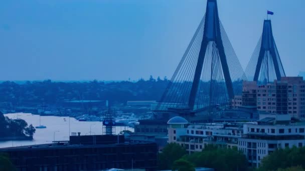 Západ slunce tmelapse bayarea na mostě Anzac v Sydney vysoký úhel daleký panning — Stock video