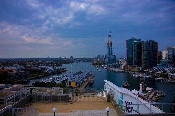 Eine panoramische Bajarea am Darling Harbour in Sydney, Weitwinkelaufnahme — Stockfoto