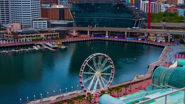 Un timelapse del área de la bahía en el puerto de Darling en Sydney inclinación de ángulo alto — Vídeo de stock