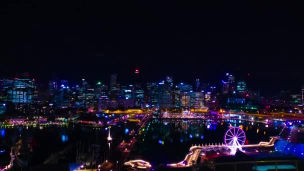 Un timelapse nocturne de bayarea panoramique au port Darling à Sydney inclinaison grand angle grand angle — Video