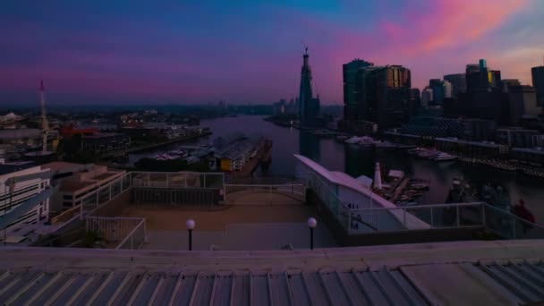 Un lever de soleil timelapse de la région de la baie au port de Darling à Sydney grand angle panoramique — Video