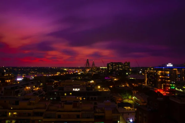 Una zona panorámica al atardecer cerca de la orilla del río en Sídney ángulo alto — Foto de Stock