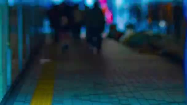 Een timelapse van de benedenstad straat in Shinjuku tiltshift panning — Stockvideo
