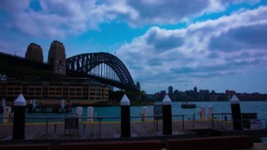 Sydney Harbour Köprüsü 'nde geniş açı.