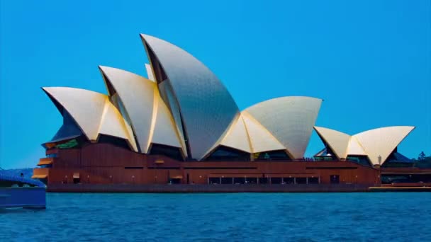 Un tmelapse de la Ópera cerca del puerto en Sydney tiro largo — Vídeo de stock