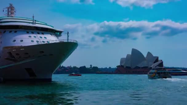 Un tmelapse de la Ópera cerca del puerto en Sydney amplia inclinación tiro — Vídeo de stock