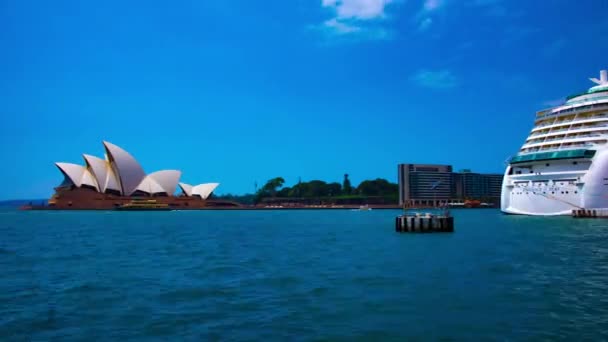 Melapse operního domu v blízkosti přístavu v Sydney široký záběr zoom — Stock video