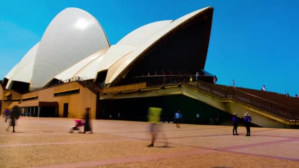 Un tmelapse en Opera House en Sydney panorámica de tiro ancho — Vídeos de Stock