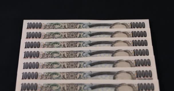 Japon para birimi siyah zemin eğiminde 100,000 yen. — Stok video