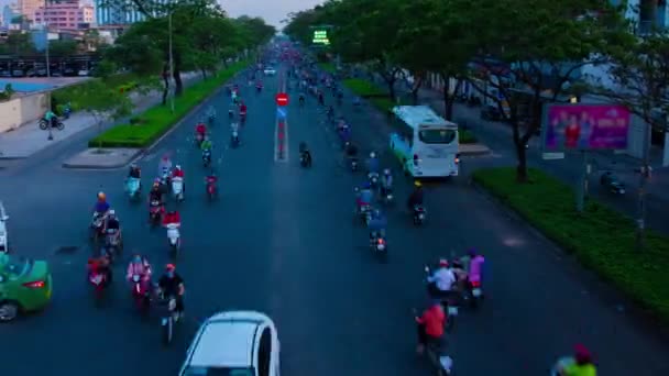 ホーチミン市のダウンタウンでの交通渋滞のタイムラプスベトナムワイドショットパンニング — ストック動画