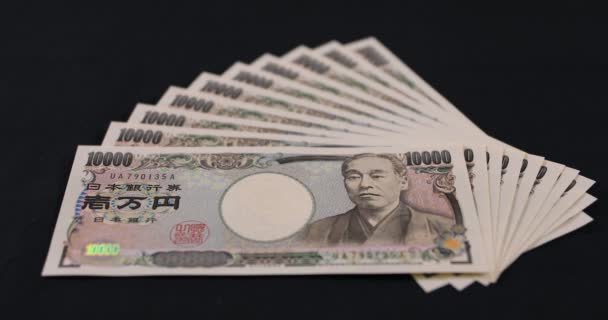 Japon para birimi siyah arkaplanda 100,000 yen — Stok video