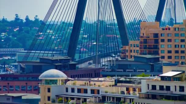 Een tijdspanne van files op Anzac brug in Sydney hoge hoek lange schot tilt — Stockvideo