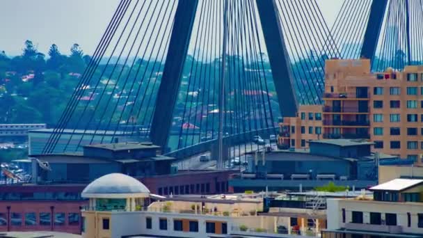 Ένα timelapse της κυκλοφοριακής συμφόρησης στη γέφυρα Anzac στο Σίδνεϊ υψηλής γωνίας μακρινό σουτ ζουμ — Αρχείο Βίντεο