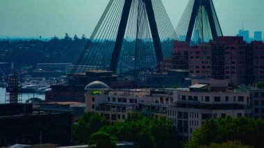 Sydney 'deki Anzac Köprüsü' nde trafik sıkışıklığı zamanı.
