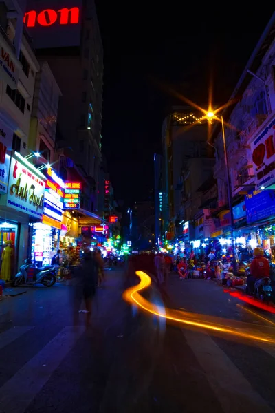 A night neon street at Ben Thanh market in Ho Chi Minh Vietnam wide shot — Stock Photo, Image