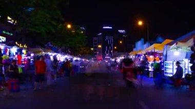 Ho Chi Minh Vietnam 'daki Ben Thanh pazarındaki neon sokağının gece çekim saati.