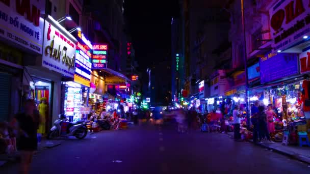 Ночной хронометраж неоновой улицы на рынке Бен Тан в Хошимине — стоковое видео