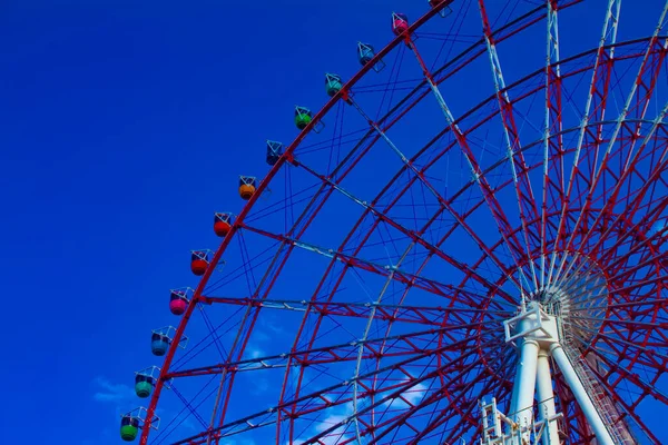 Una rueda de hurón en el parque de atracciones en Odaiba Tokio tiro largo diurno —  Fotos de Stock