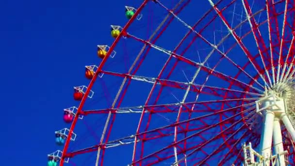 Un timelapse de ferris rueda en el parque de atracciones en Odaiba Tokio diurno panorámica tiro largo — Vídeos de Stock