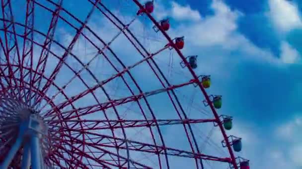 Uma cronologia da roda gigante no parque de diversões em Odaiba Tokyo inclinação de tiro longo diurno — Vídeo de Stock