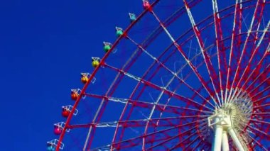 Odaiba Tokyo 'daki lunaparktaki dönme dolap zamanlayıcısı. Uzun vadeli bir zoom.