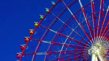 Odaiba Tokyo 'daki lunaparktaki dönme dolap zamanlayıcısı. Uzun vadeli bir zoom.