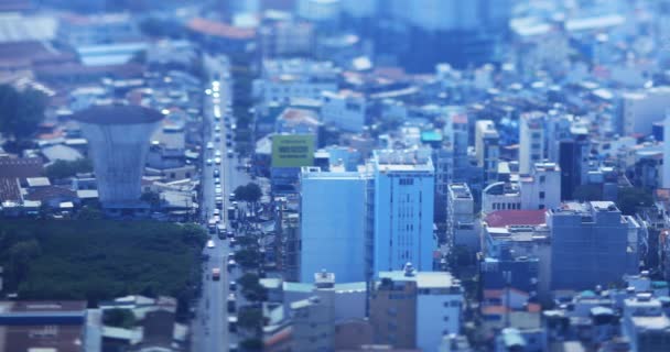Vysoký úhel pohledu na miniaturní městskou krajinu v centru města v Ho Chi Minh denní náklon — Stock video