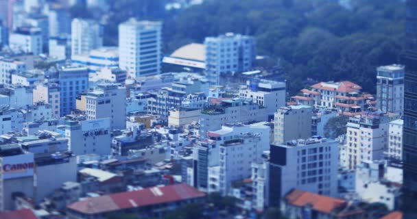 Vysoký úhel pohledu na miniaturní městskou krajinu v centru města v Ho Chi Minh denní náklon — Stock video
