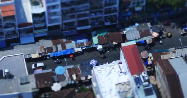 Een hoge hoek uitzicht van miniature stad landschap op de benedenstad in Ho Chi Minh overdag tiltshift — Stockvideo