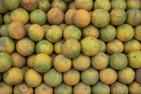 Fond orange, groupe de mandarine fraîche — Photo