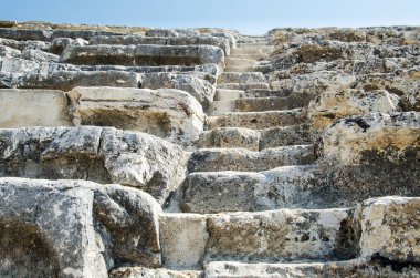 Eski bir taş merdiven.