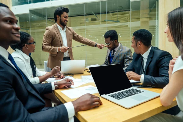 Well-dressed business indian men making a report to subordinate employees in a modern office — Stock Photo, Image