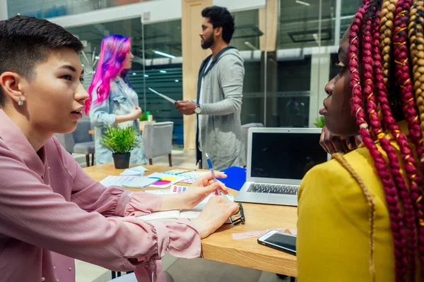 Mixed-race journalist fashion designers working together in a bright office — Stock Photo, Image