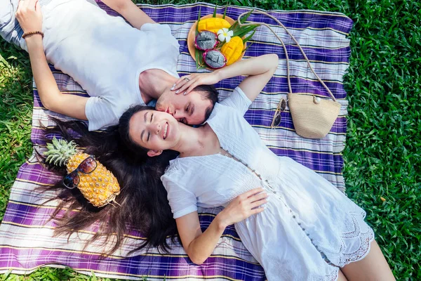 Young indian woman in lace white boho dress having a dating with her boyfriend in summer park — Stock Photo, Image