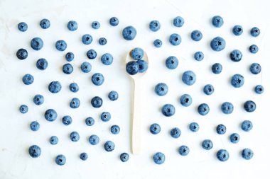 Taze yaban mersini blueberry ile beyaz, kaşık aldım. Düz yatıyordu.