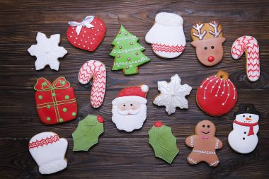 Noel ev yapımı kurabiye kurabiye çerçeve üzerinde kopya alanı ile ahşap masa Üstten Görünüm