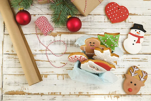 Composição Natal Com Biscoitos Gengibre Férias Mesa Madeira Vintage Branca — Fotografia de Stock