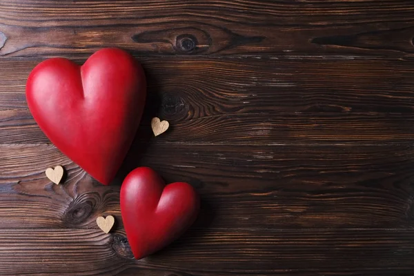 Coração vermelho nas placas de textura de madeira. Feliz Dia dos Namorados / Dia Internacional da Mulher — Fotografia de Stock