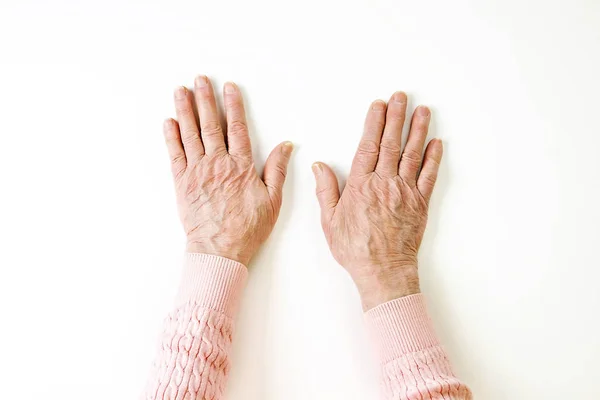 Linguagem de gestos femininos sênior, sinais das mãos isolados em fundo branco sólido. Mulher velha em seus setenta / oitenta anos mostrando antebraços de braços . — Fotografia de Stock