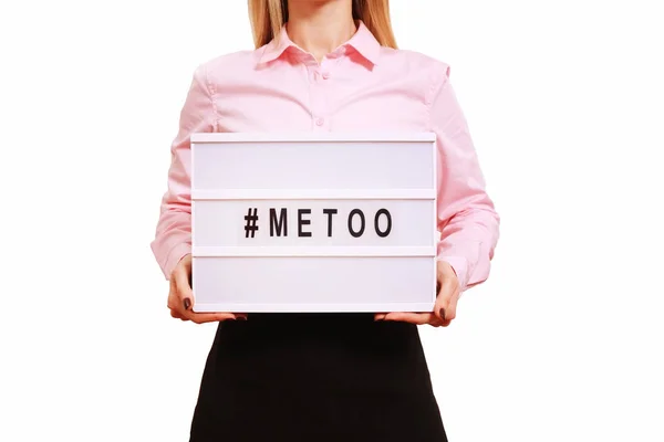 "# metoo" -Text in Frauenhand. Konzept zur Stärkung weiblicher Beweglichkeit. — Stockfoto