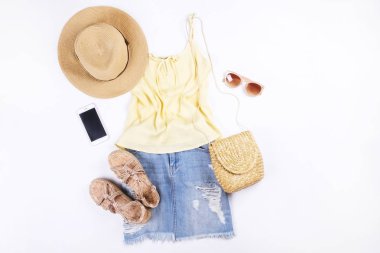 Modern şık bir görünüm için şık moda blog lookbook. Kadın dergisi için şık giyim düz yatıyordu.