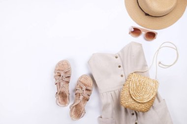 Modern şık bir görünüm için şık moda blog lookbook. Kadın dergisi için şık giyim düz yatıyordu.