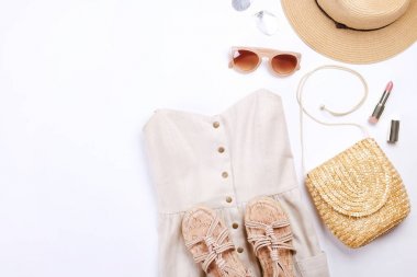 Modern şık bir görünüm için şık moda blog lookbook. Kadın dergisi için şık giyim düz yatıyordu.