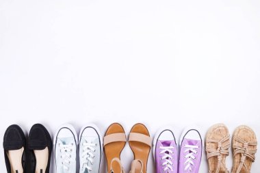 Modern şık bir görünüm için şık moda blog lookbook. Kadın dergisi için şık giyim düz yatıyordu. Mevsimsel geçiş izni, şık giyim kadın kümesi.