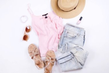 Modern şık bir görünüm için şık moda blog lookbook. Kadın dergisi için şık giyim düz yatıyordu. Mevsimsel geçiş izni, şık giyim kadın kümesi.